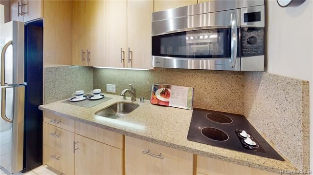 425 Ena Road 905C  Honolulu HI 96815 photo