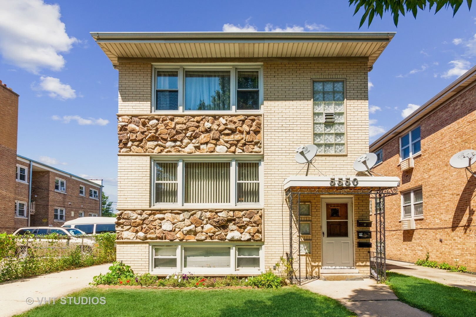 Property Photo:  5550 W Sunnyside Avenue  IL 60630 