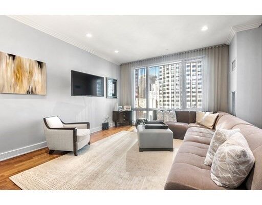 Property Photo:  500 Atlantic Ave 18E  MA 02210 