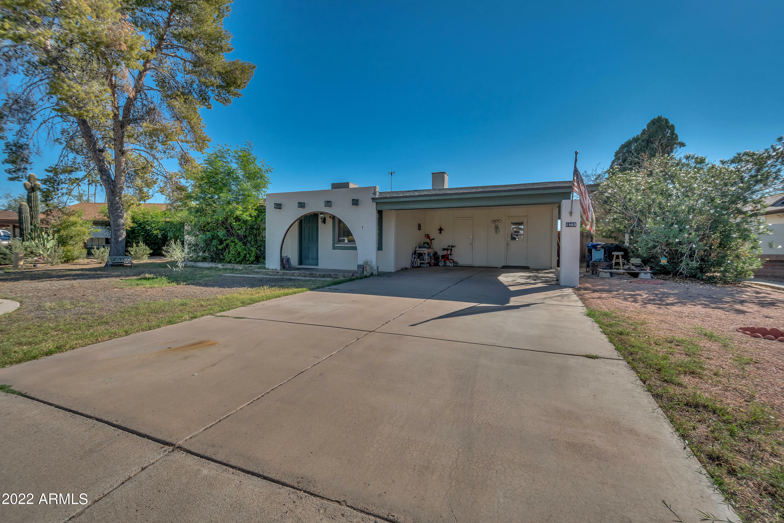 Property Photo: 1903 S Loma Del Sur Circle AZ 85202