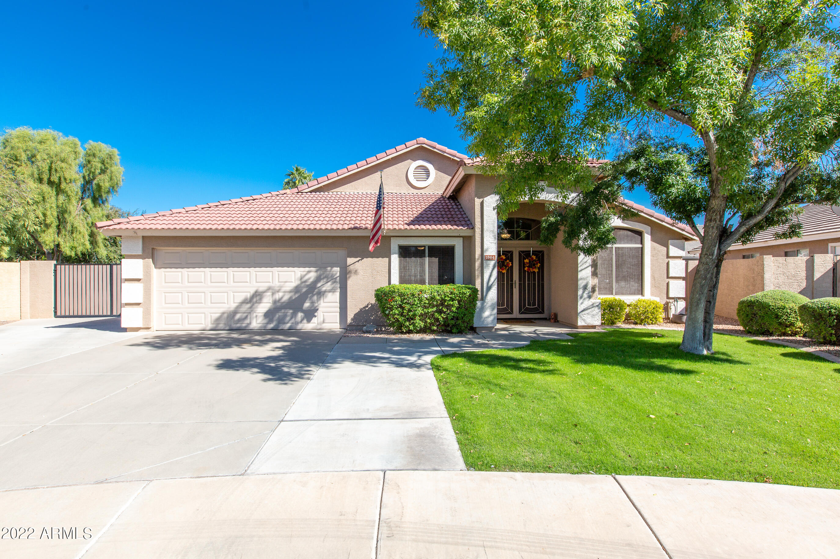 Property Photo: 1864 E Smoke Tree Road AZ 85296