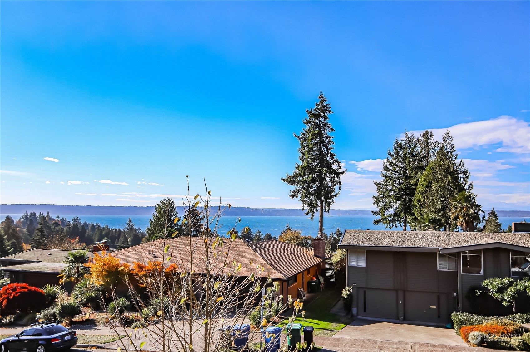 Property Photo:  8724 Fauntlee Crest SW  WA 98136 