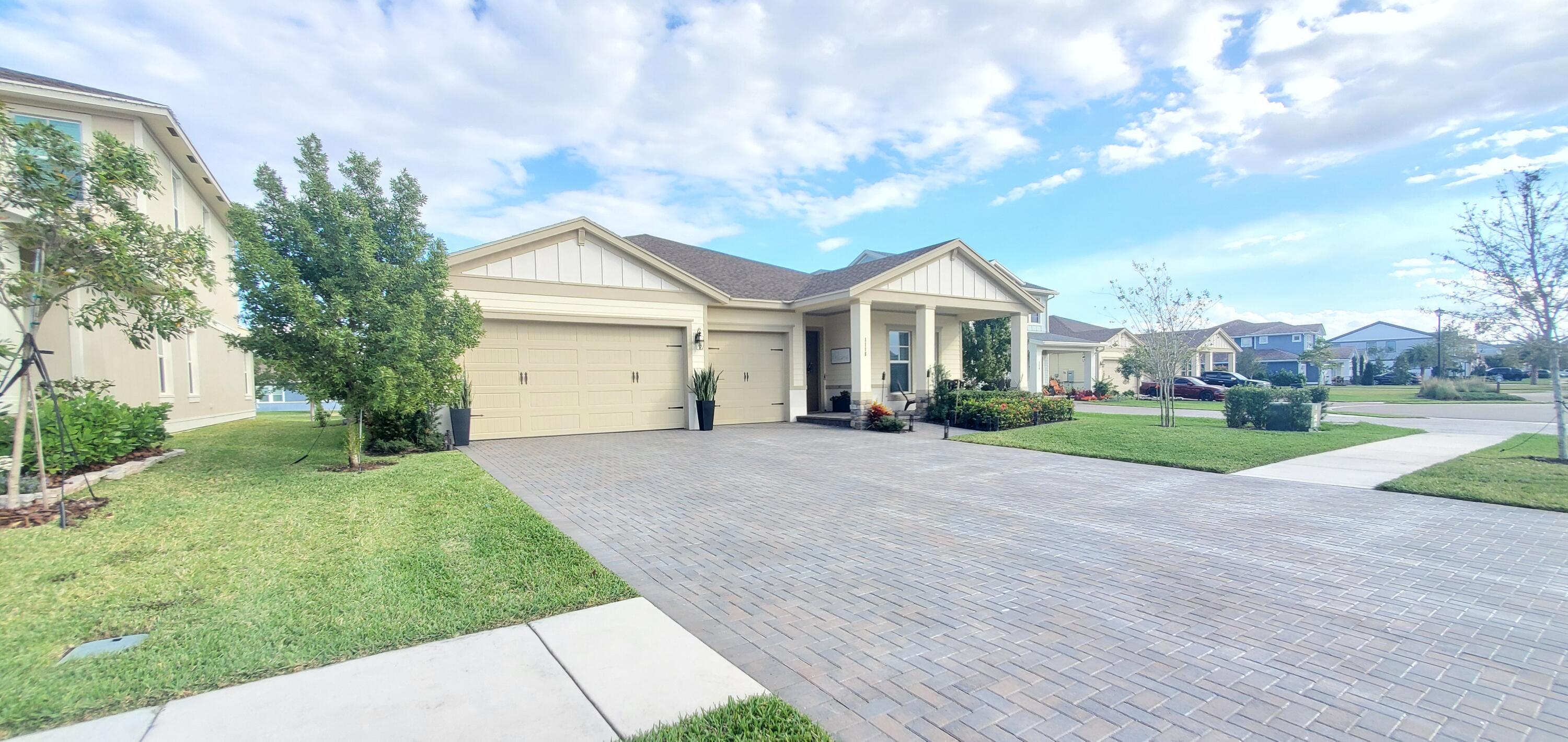 Property Photo: 1118 Arrowhead Point Road FL 33470
