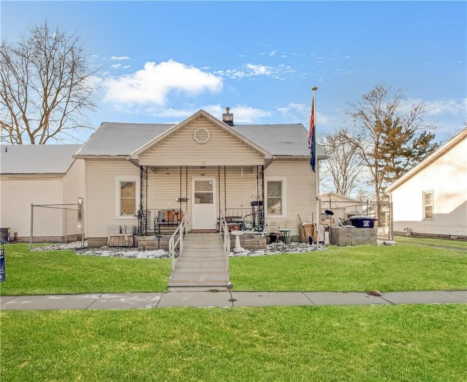 Property Photo:  803 W Richland Avenue   62401 