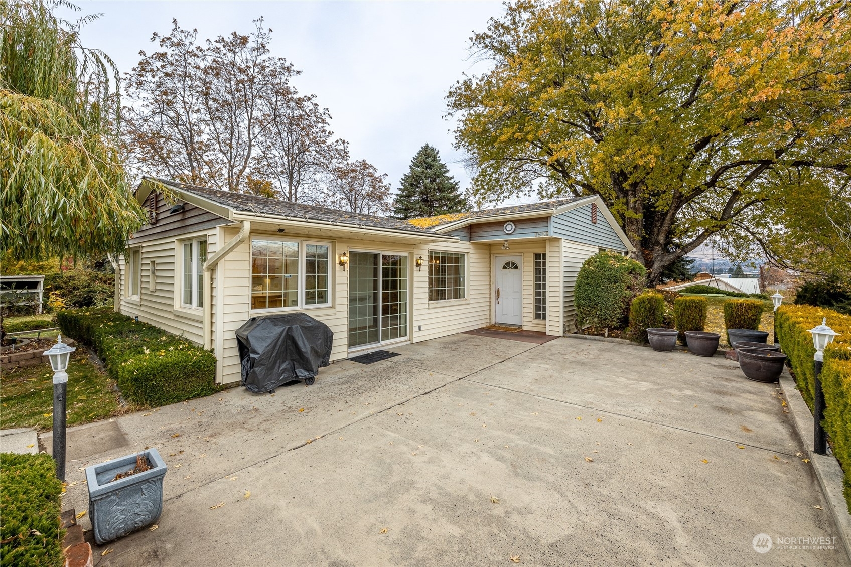 Property Photo:  1509 Walnut Street  WA 98801 