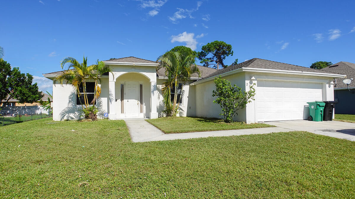Property Photo:  279 SW Moselle Avenue  FL 34984 