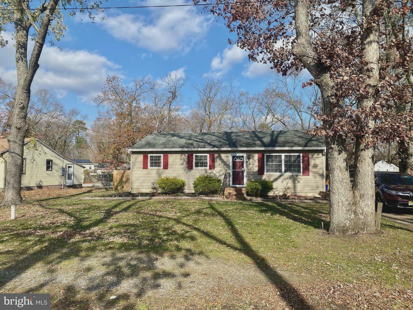 Property Photo:  104 W Colton Lane  NJ 08094 