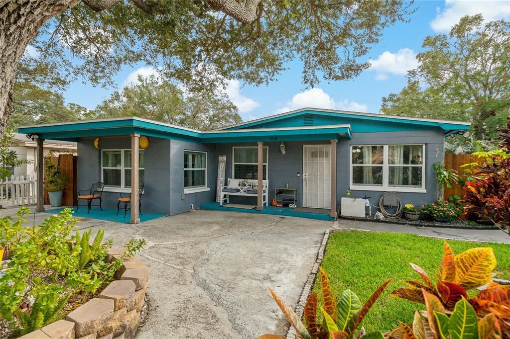 Property Photo: 1918 W Walnut Street FL 33607