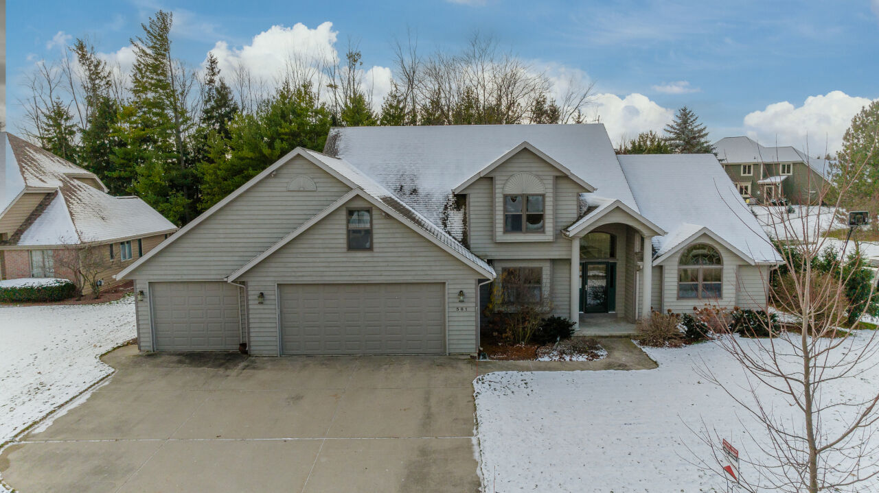 Property Photo: 381 Dove Ct WI 53024