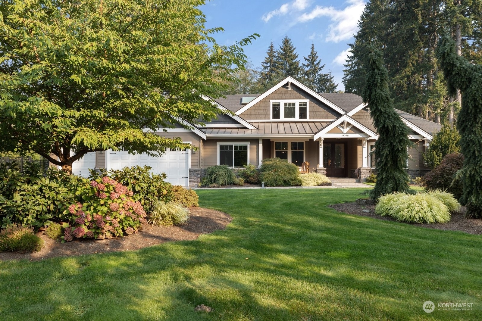 Property Photo:  19708 166th Avenue NE  WA 98072 