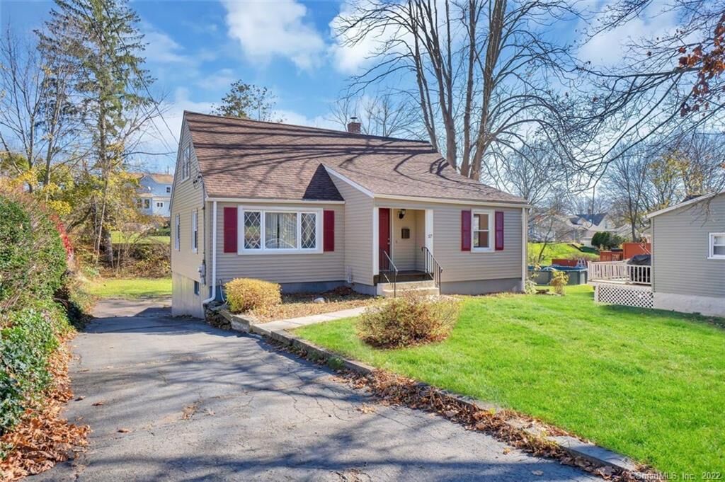 Property Photo:  57 Vale Avenue  CT 06451 