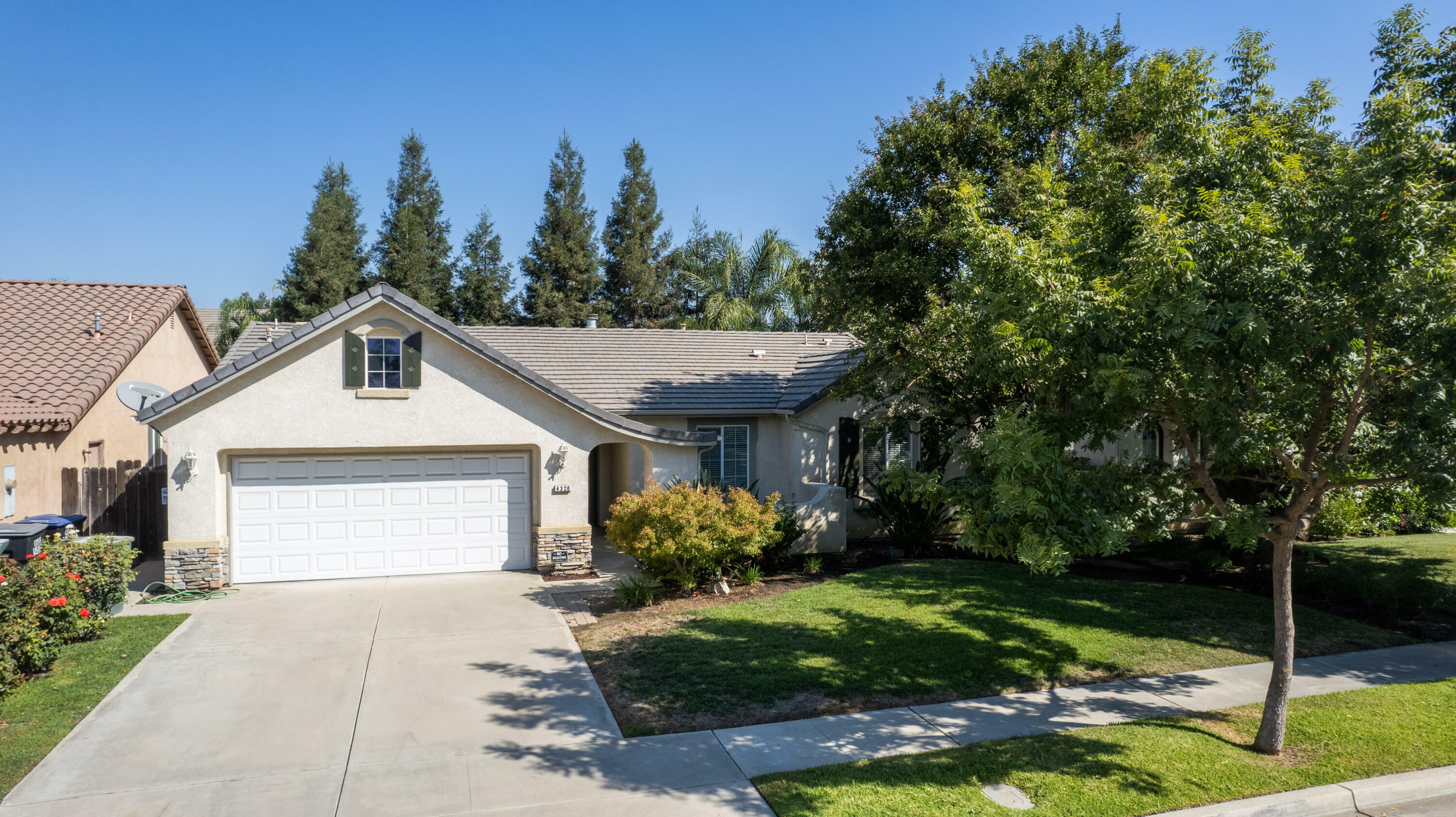 Property Photo:  4320 W Elowin Avenue  CA 93291 