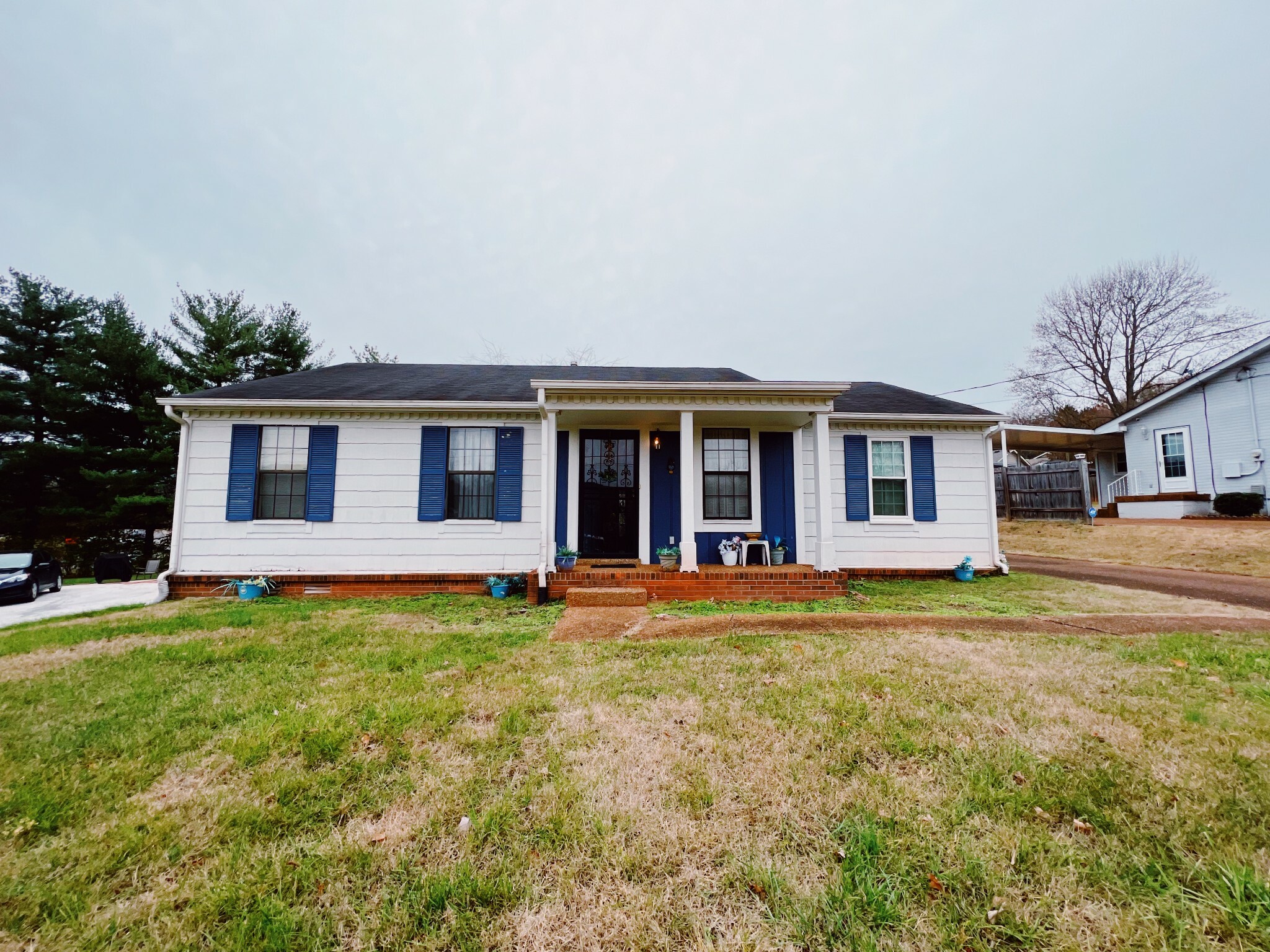 Property Photo:  4404 Falling Leaf Ln  TN 37207 