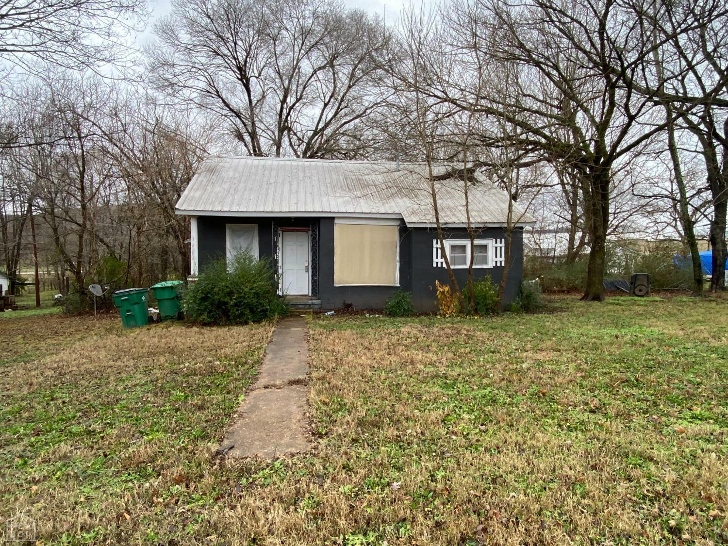 Property Photo: 305 Panther Avenue AR 72687