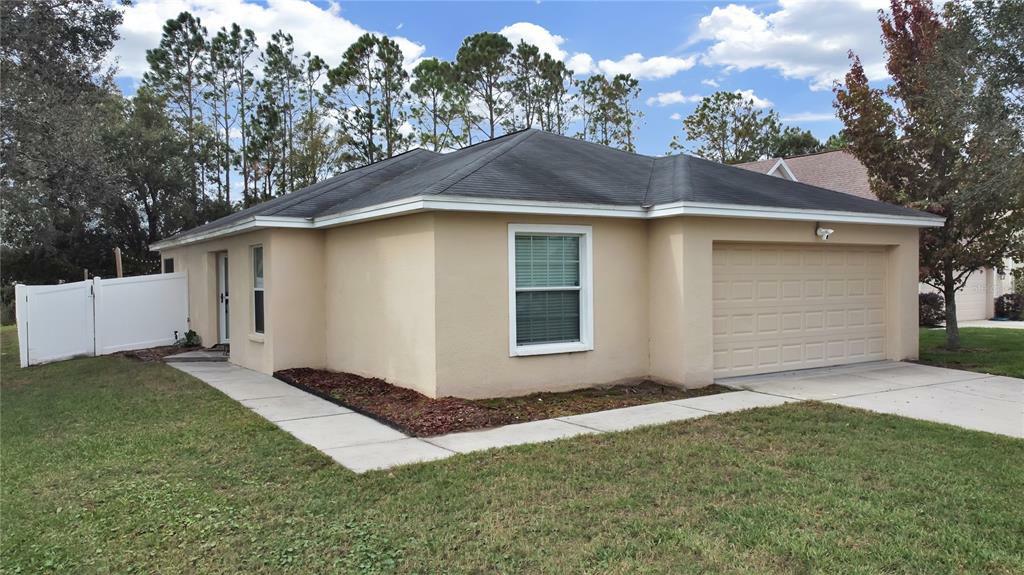 Property Photo:  6015 Twin Bridges Drive  FL 33541 