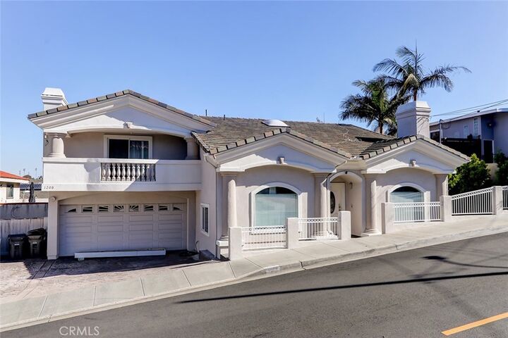 Property Photo:  1208 Mackay Lane  CA 90278 