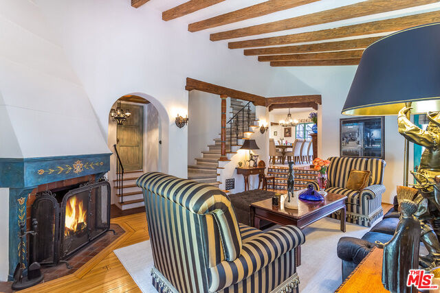 Property Photo:  10613 Wellworth Avenue  CA 90024 