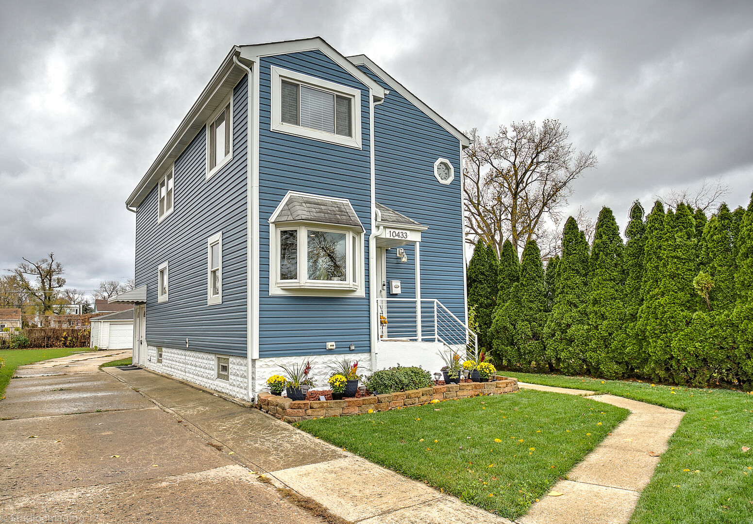 Property Photo: 10433 W Lyndale Avenue IL 60164