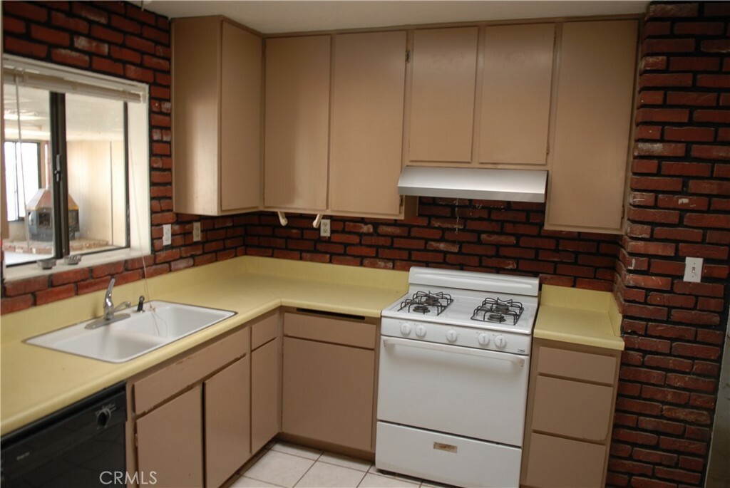 Property Photo: 9815 Cottonwood Avenue CA 92345