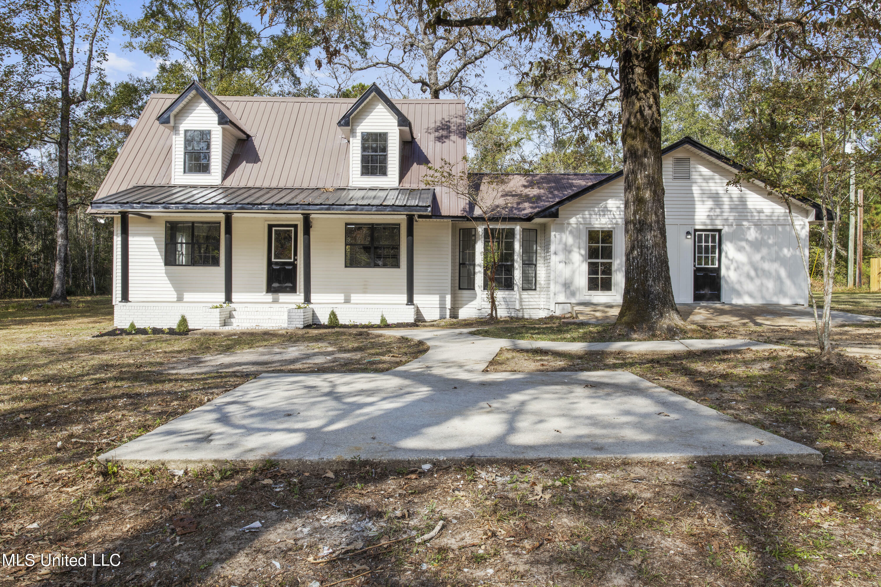 Property Photo:  49 Old Airport Road  MS 39577 