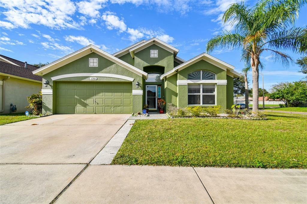 Property Photo:  1701 Bondurant Way  FL 33511 