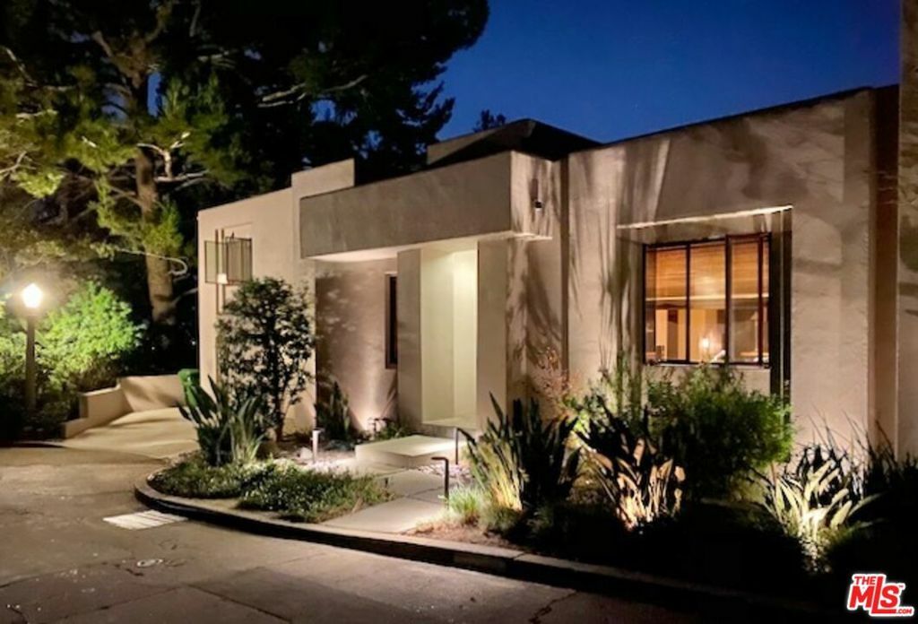 Property Photo: 5506 Ridge Oak Drive CA 90068