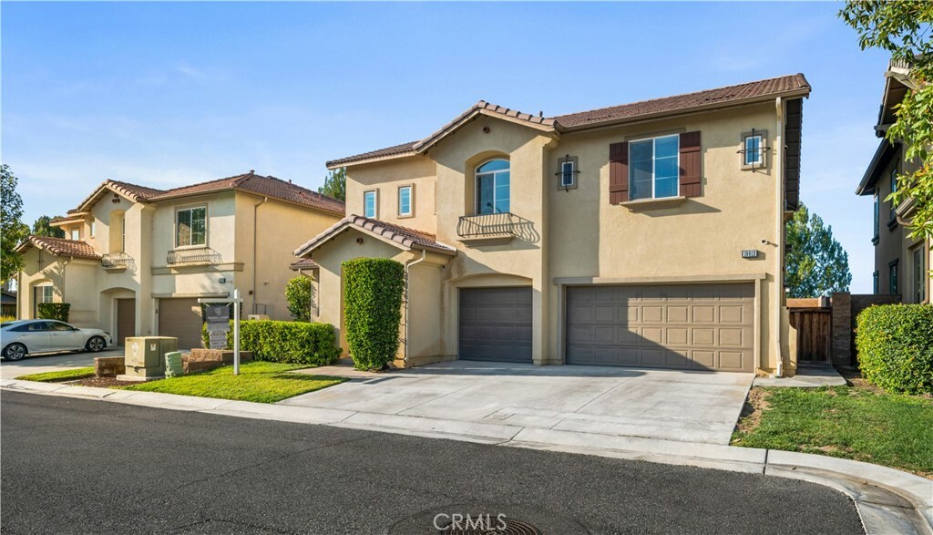 Property Photo:  10813 Hanford Way  CA 92503 