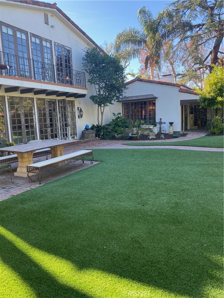 Property Photo: 4332 Mariota Avenue CA 91602