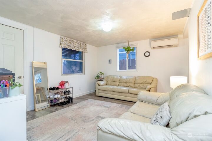 Property Photo: 1123 S 3rd Avenue WA 99362
