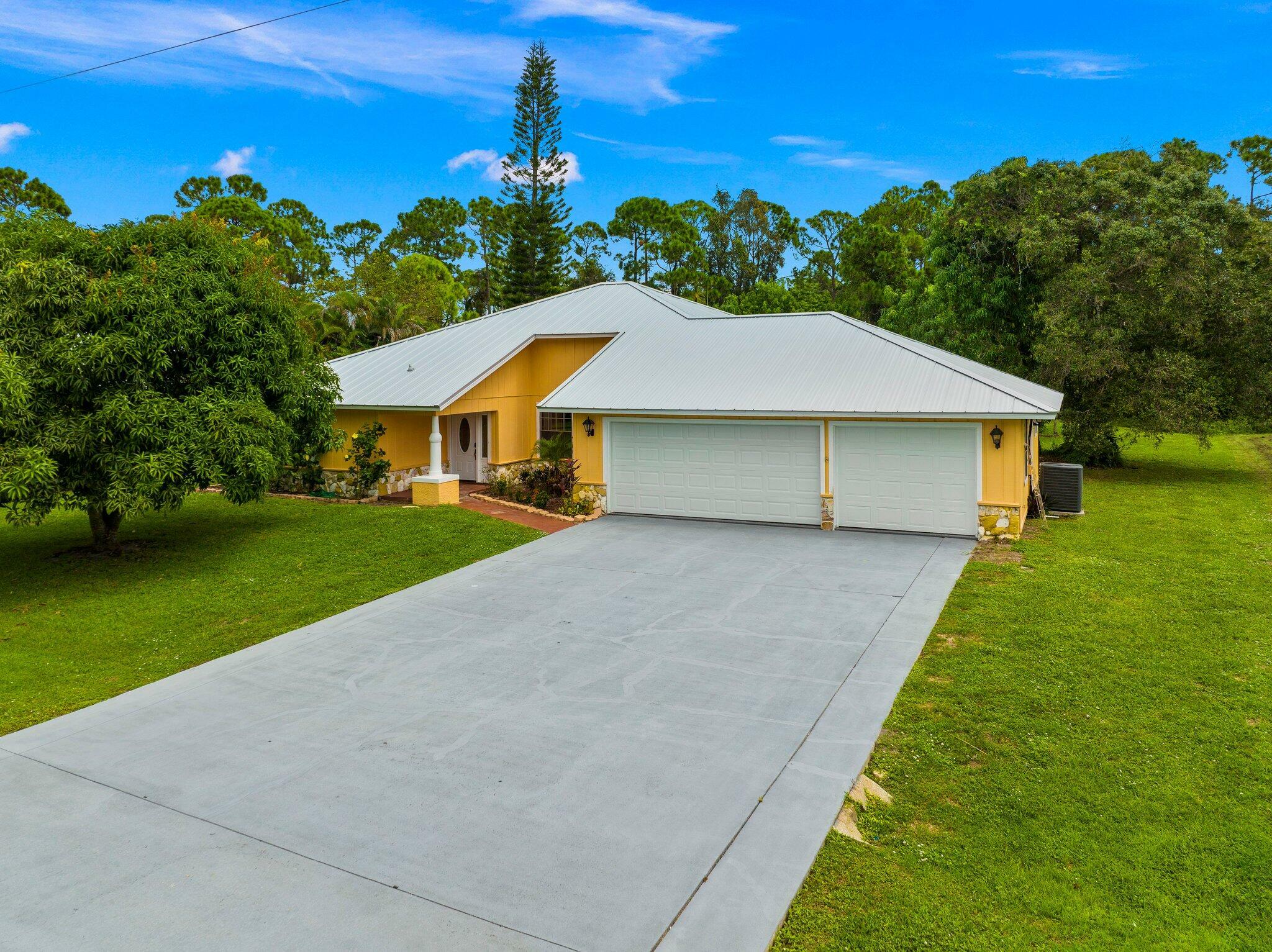 Property Photo:  5302 Deer Run Drive  FL 34951 