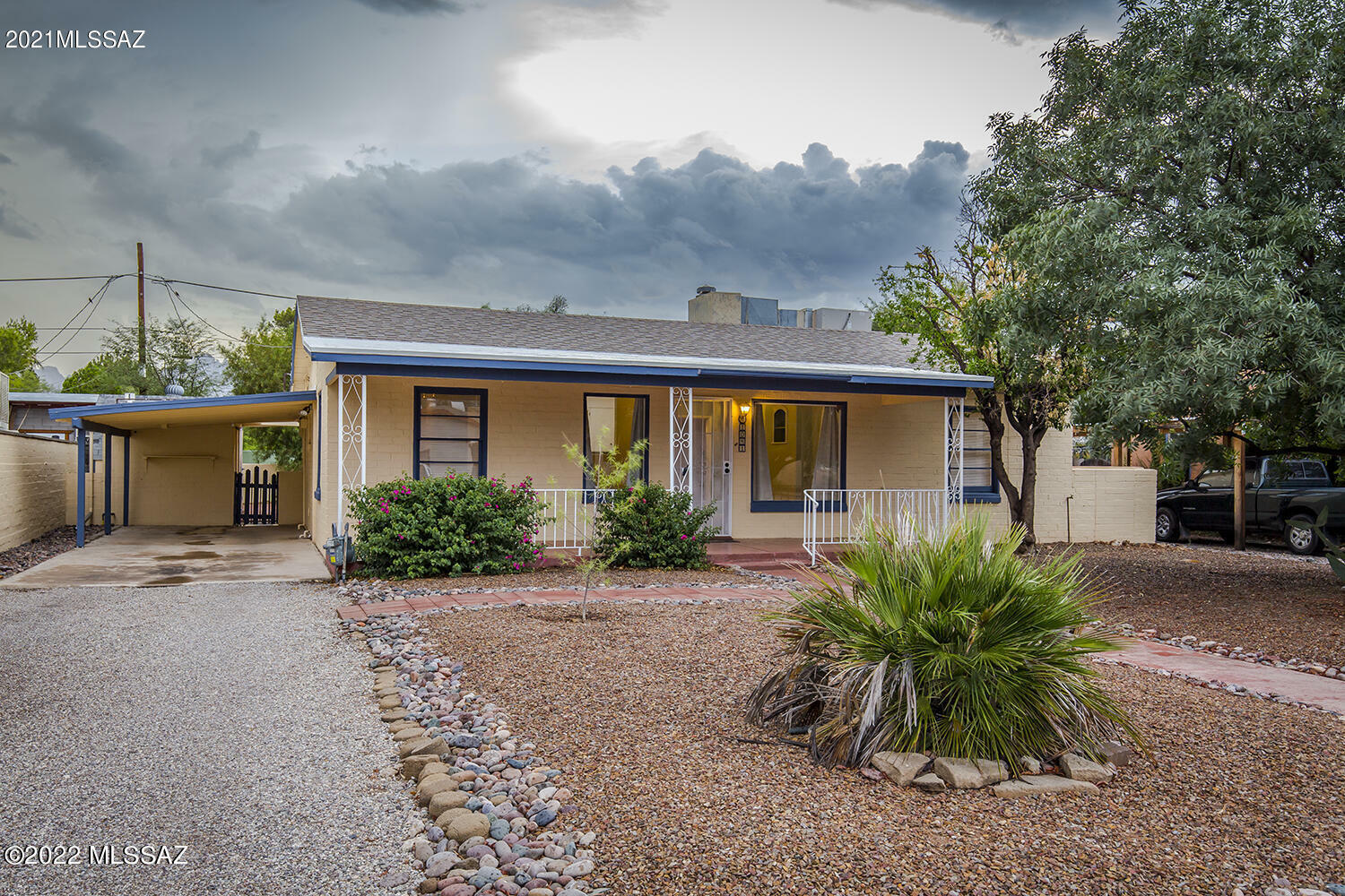 Property Photo:  1041 E West Cir Drive  AZ 85719 