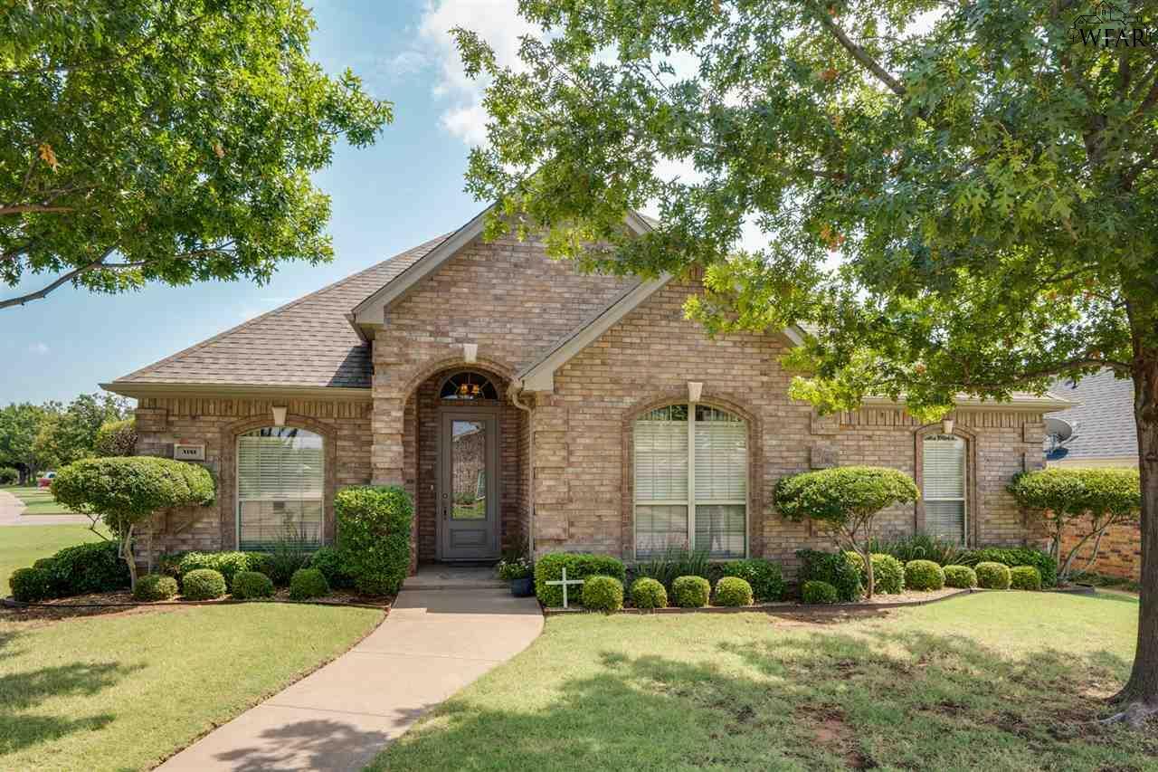 Property Photo: 9 St Andrews Court TX 76309