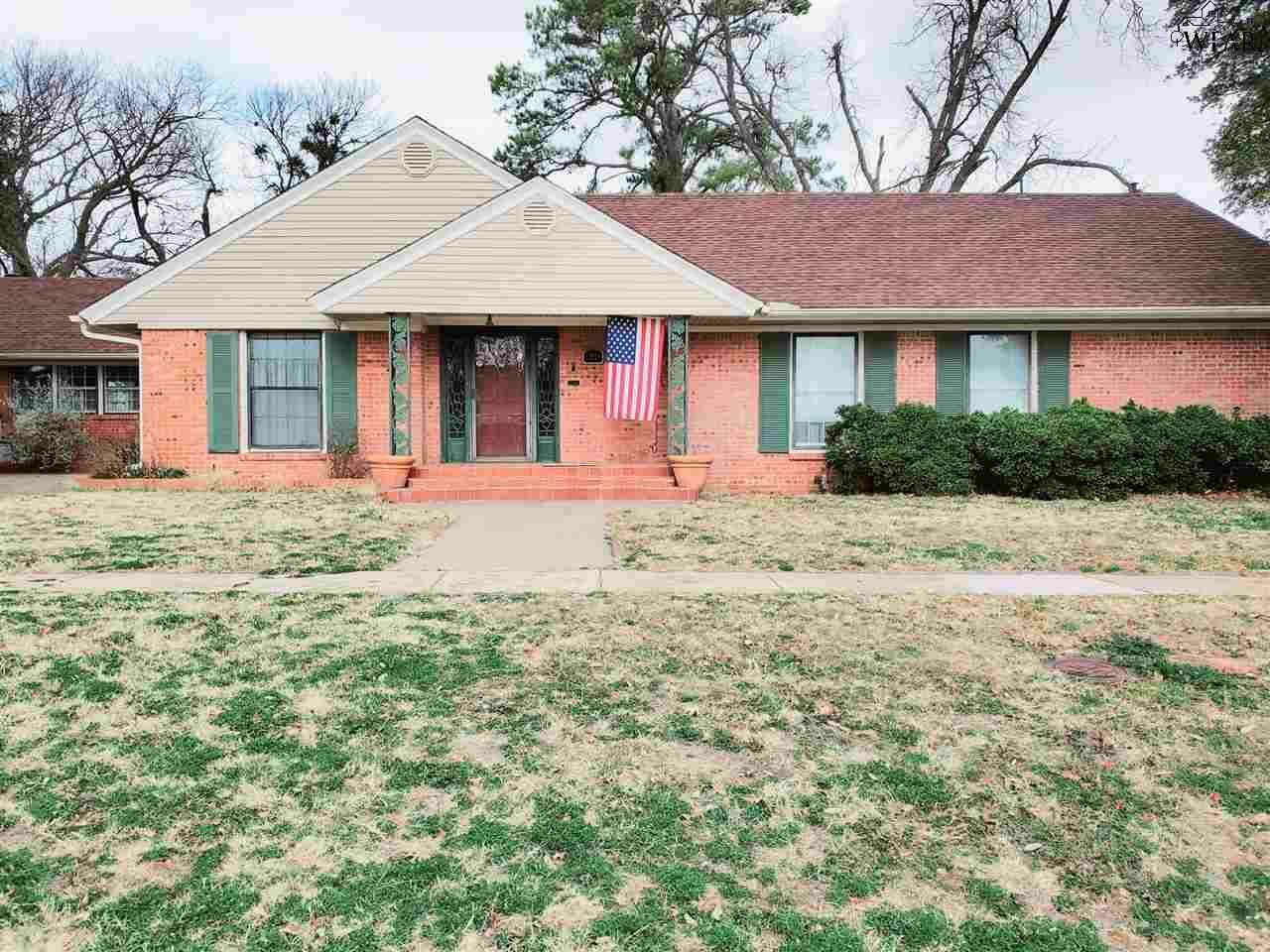 Property Photo: 311 E 6th Street TX 76354