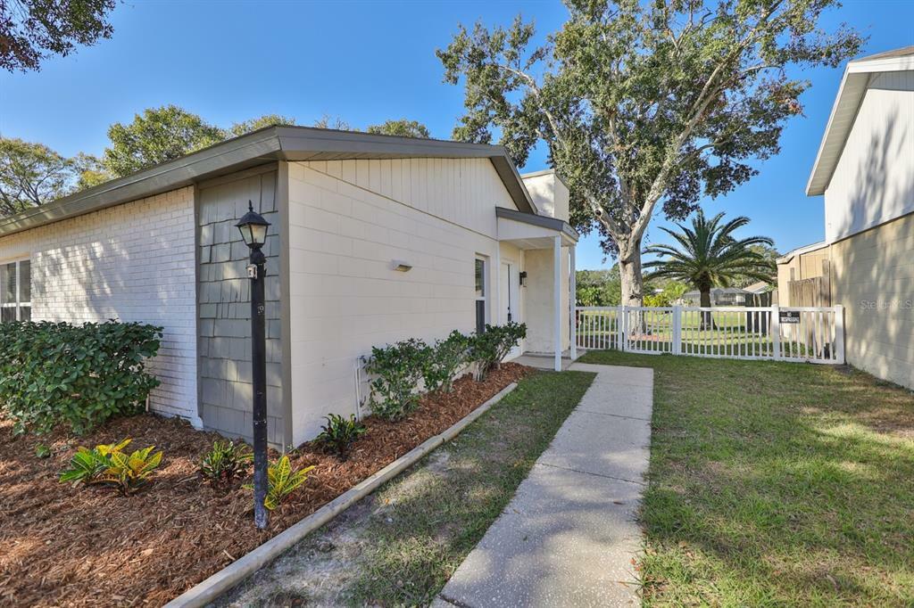 Property Photo:  13313 Laraway Drive  FL 33579 