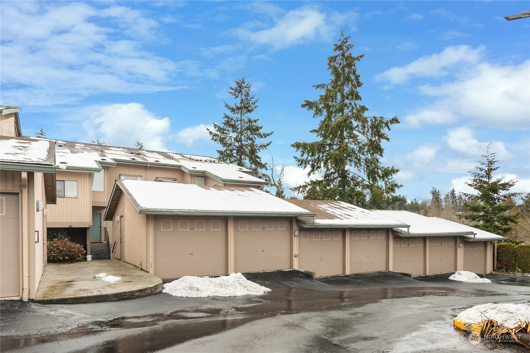 Property Photo: 23001 Lakeview Drive 201 WA 98043