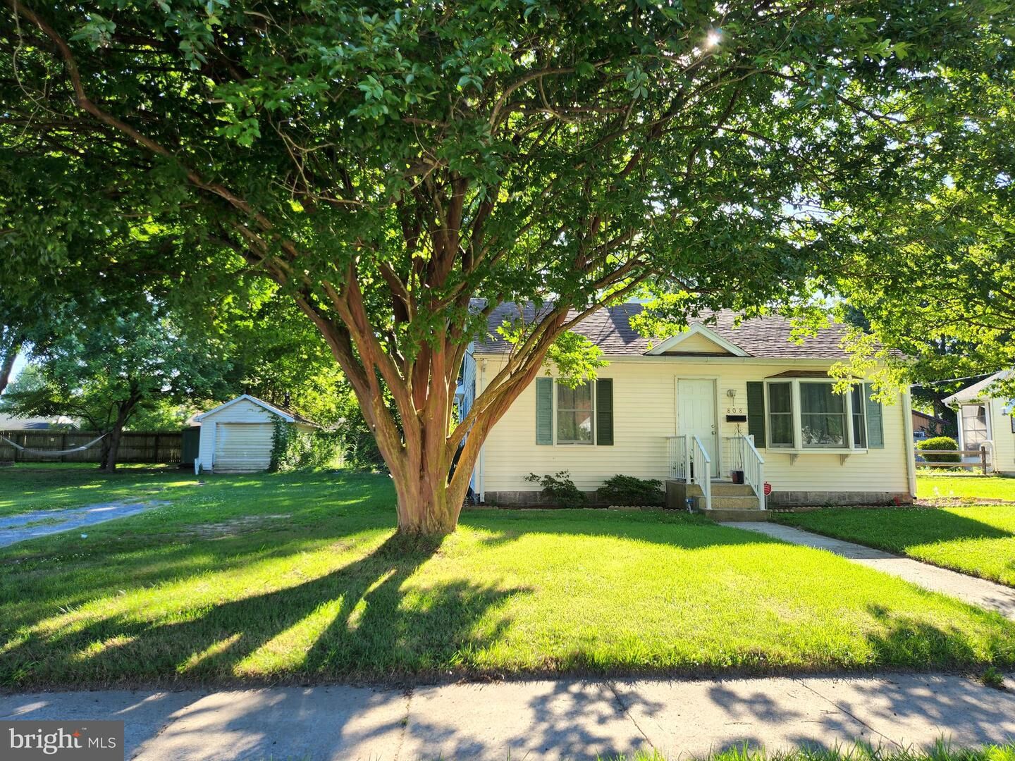 Property Photo:  808 E Ivy Drive  DE 19973 