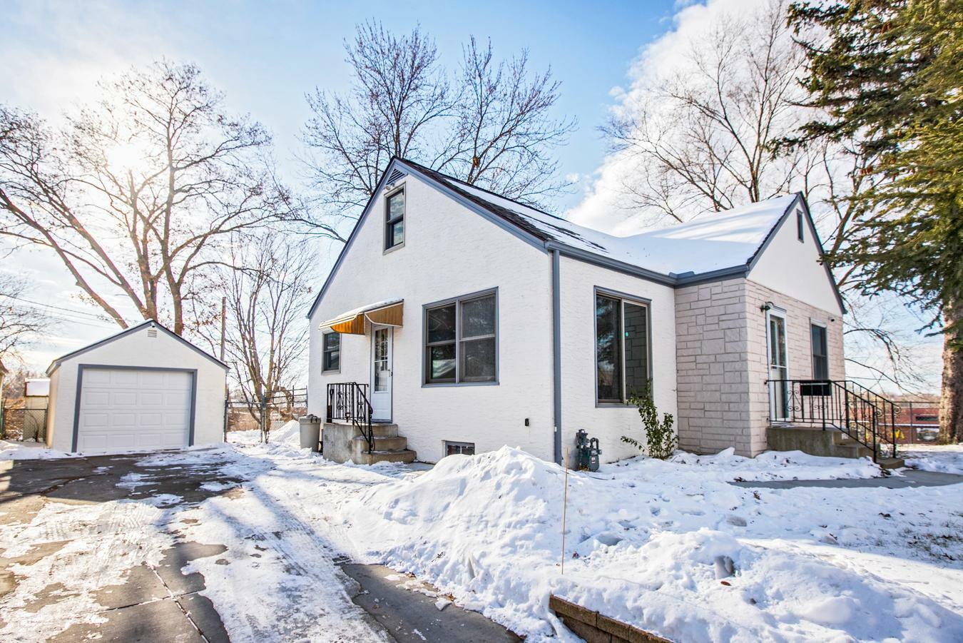 Property Photo: 1396 Maryland Avenue E MN 55106