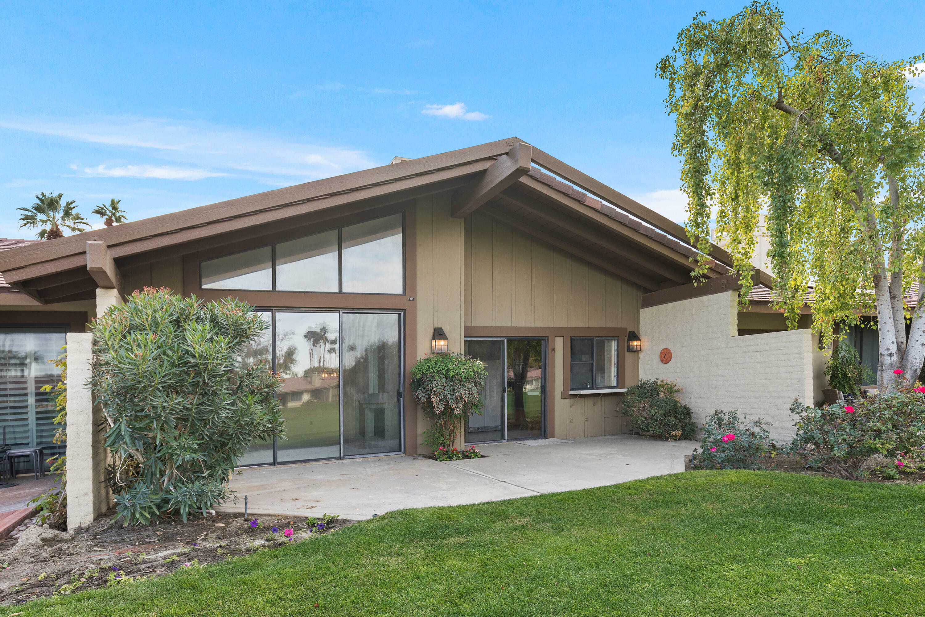 Property Photo:  204 Running Springs Drive  CA 92211 