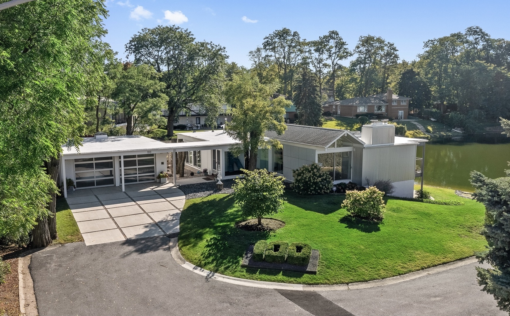 Property Photo: 100 Shoreline Drive IL 60068