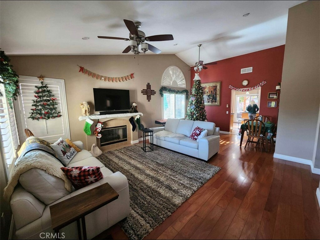 Property Photo:  39685 Almansa Court  CA 92562 