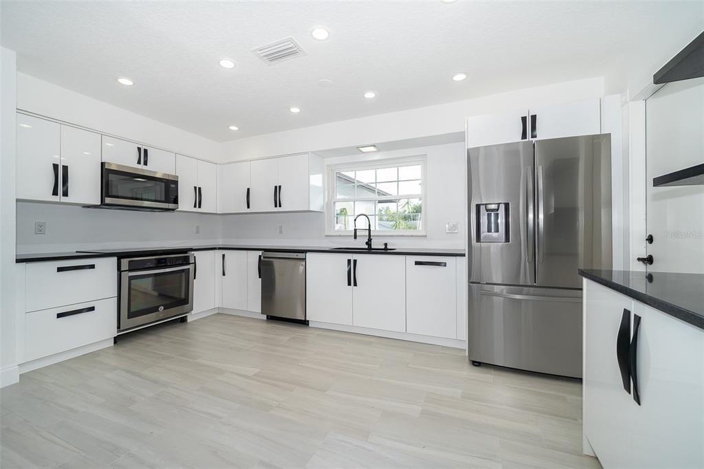 Property Photo: 660 Brookside Road FL 32751