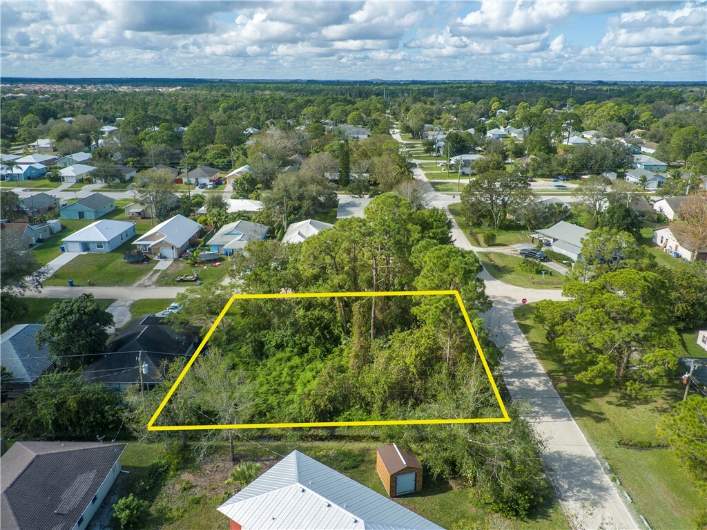 Property Photo:  1506 19th Avenue SW  FL 32962 