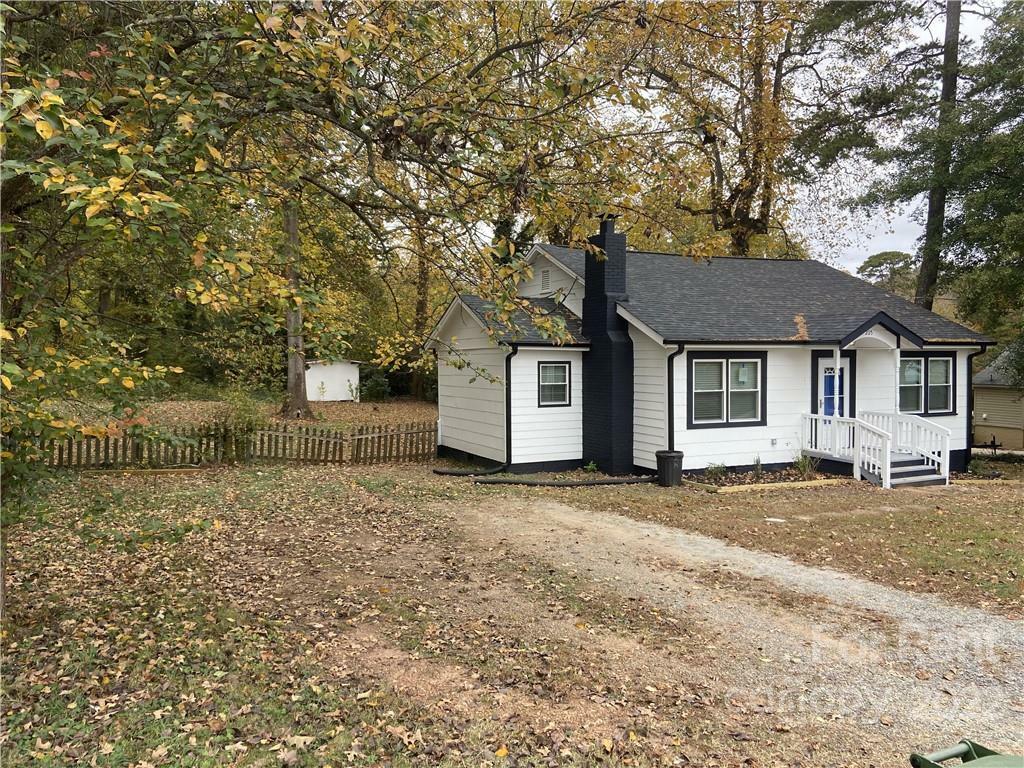 Property Photo:  205 E Catawba Drive  NC 28120 