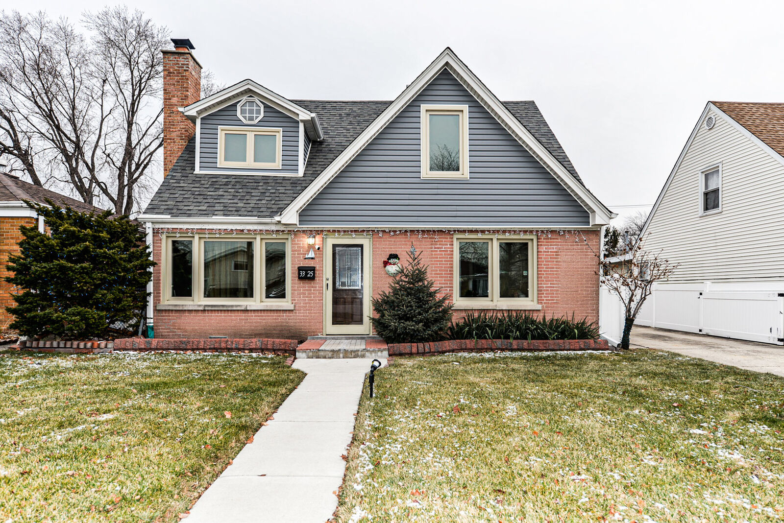 Property Photo:  3325 Lincoln Street  IL 60131 
