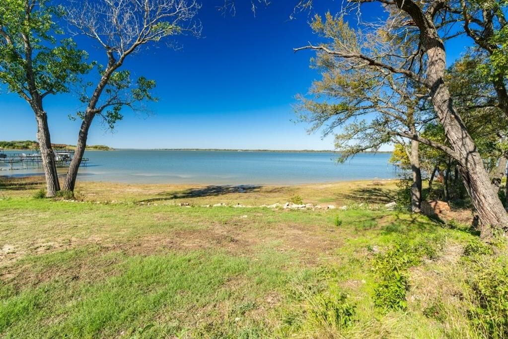 Property Photo:  301 Vista Verde  TX 75474 