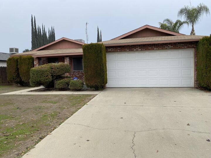 416 N Foothill Avenue  Lindsay CA 93247 photo