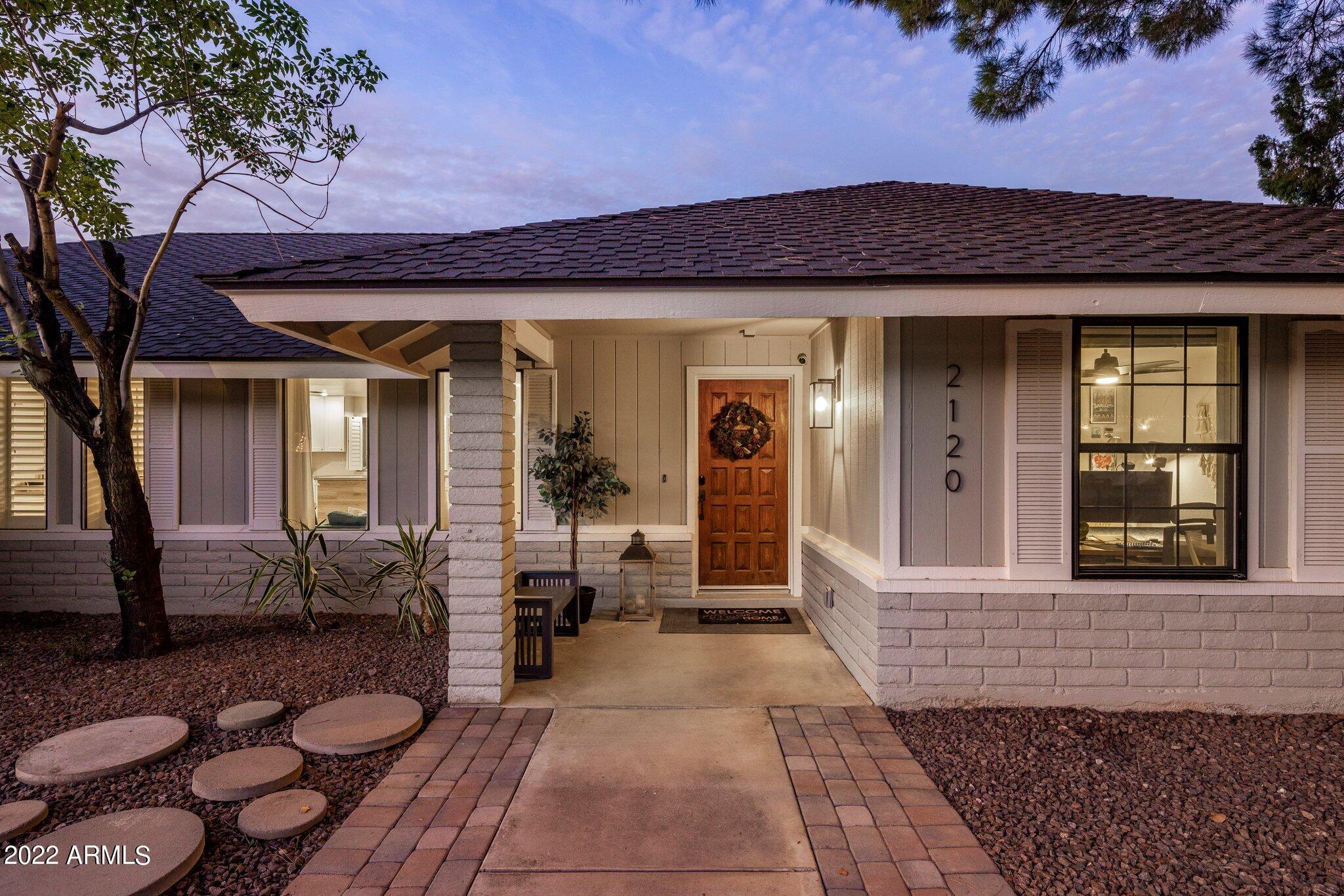 Property Photo: 2120 E Knoll Circle AZ 85213