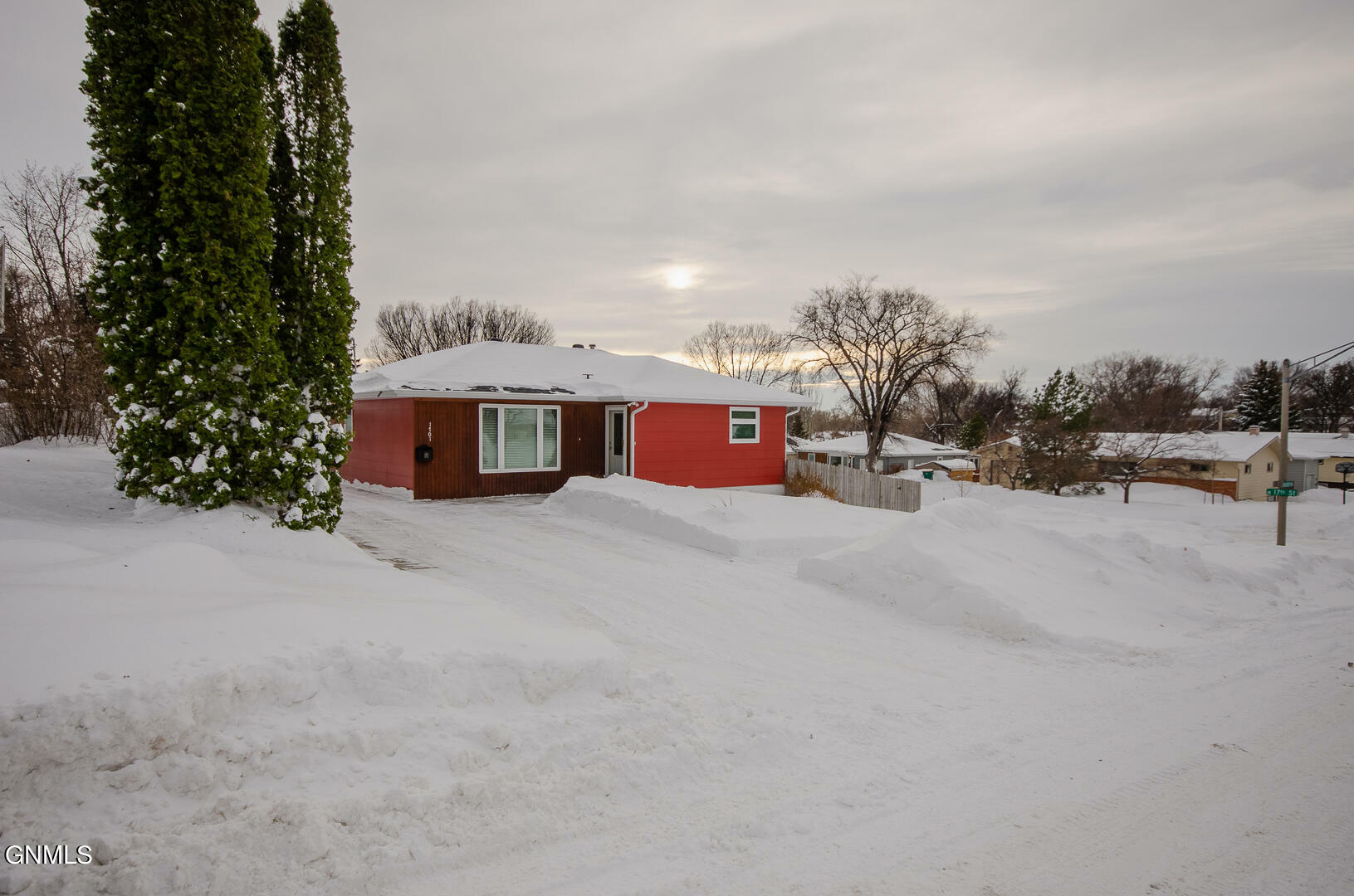 Property Photo:  1701 Hanaford Avenue  ND 58501 