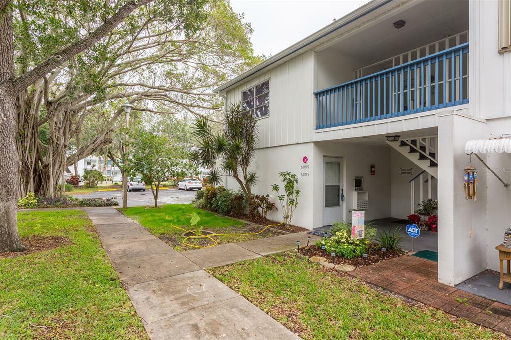 Property Photo:  6005 Lilli Way  FL 34207 