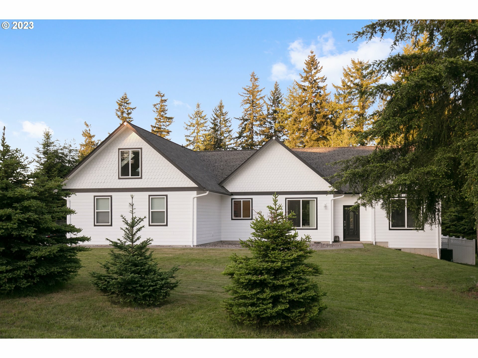 Property Photo: 128 Flagstone Dr WA 98645